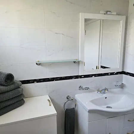 Club Atlantis 148 - One Bed أذيخي