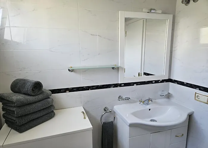 Club Atlantis 148 - One Bed Адехе